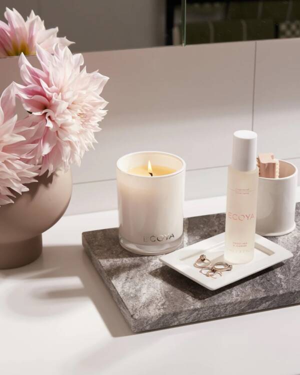 ecoya madison candle | sweet pea & jasmine